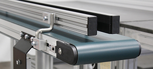 Conveyor with adjustable side rails
