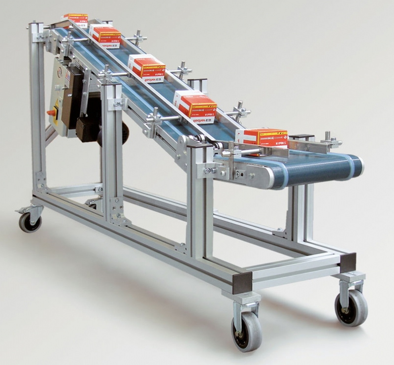 Incline belt conveyor carrying boxes