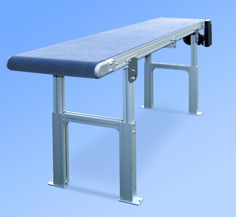Flat belt conveyor with adjustable supports