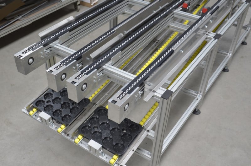 Over under pallet conveyors with roller return