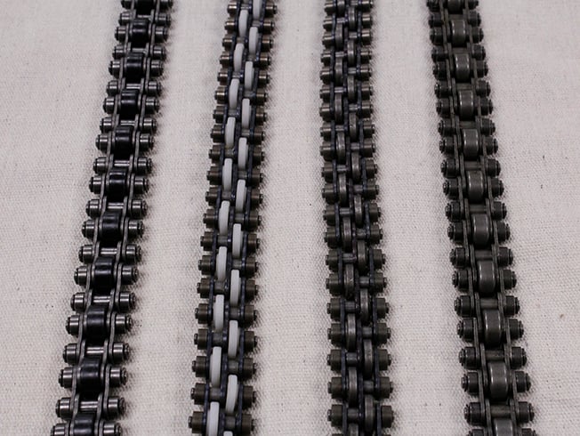 Accumulating Roller Chain (from left to right): Inline – Plastic Rollers, Staggered – Plastic Rollers, Staggered – Steel Rollers, Inline – Steel Rollers