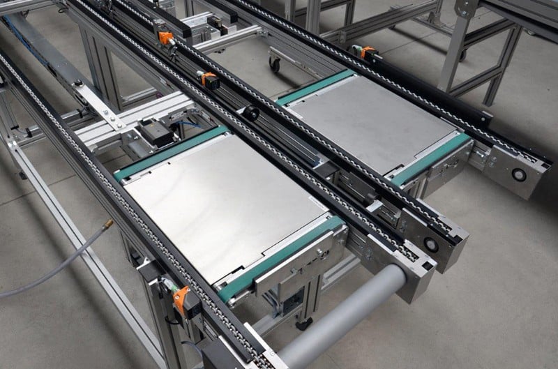 Pallet transfer conveyor system