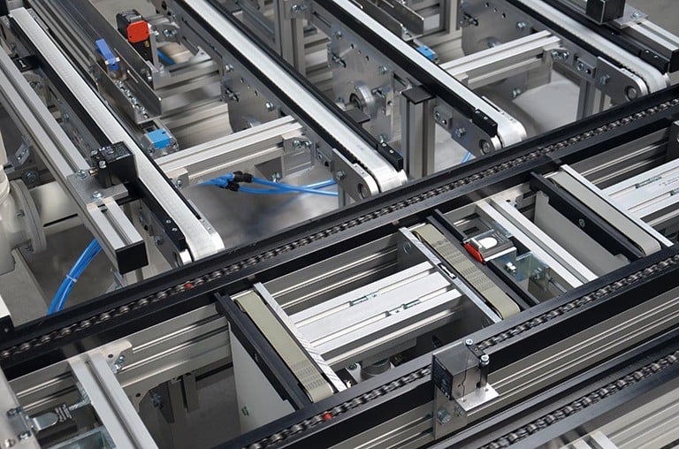 Pallet conveyor line