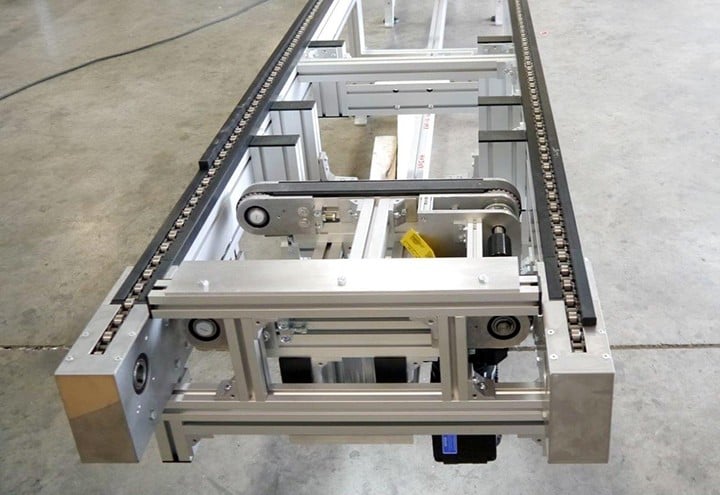 Conveyor with lift and transfer device.