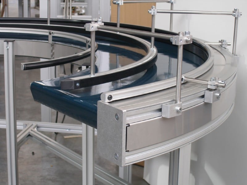 curve belt conveyor with side rails