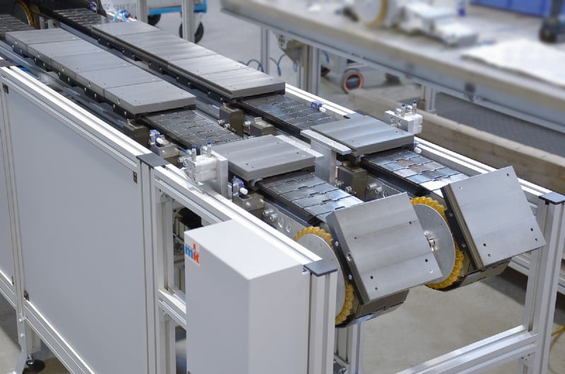 Two independent pallet conveyors operating side by side