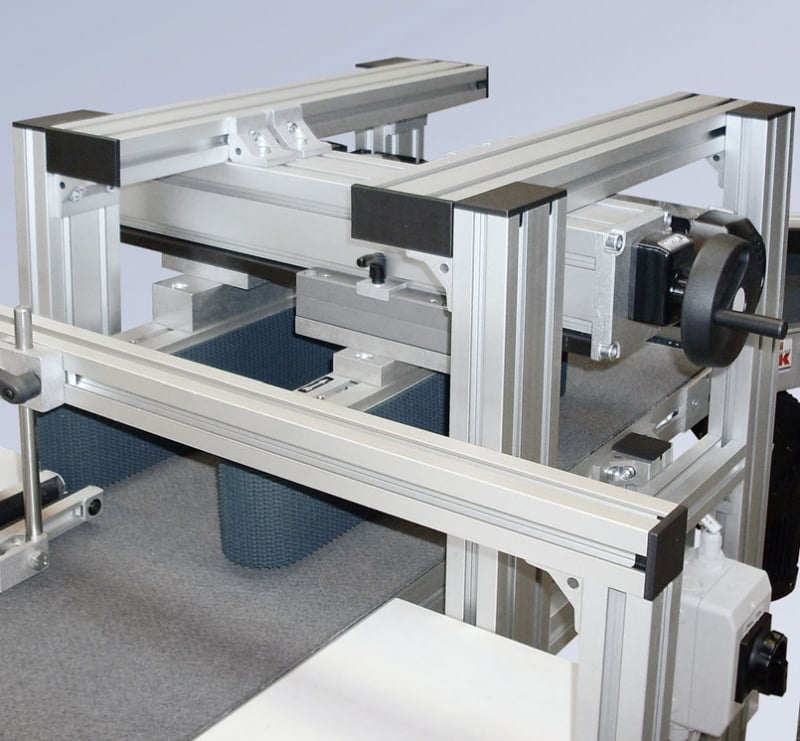 Flat belt conveyors used as grippers with linear module