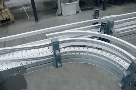 two flexible chain conveyor with side transfer