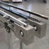 Accumulating roller chain conveyor with side rails